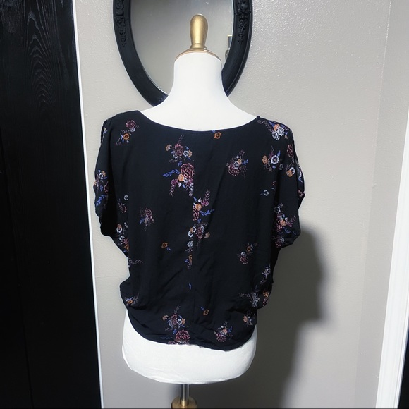 Black Floral Front Tie Shirt Sz L - Picture 2 of 7
